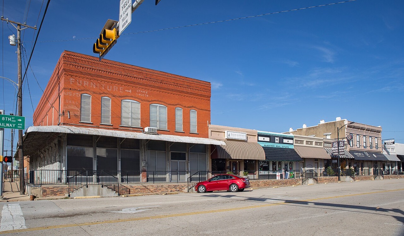Downtown Midlothian, Texas — main street in this fast-growing Ellis County city